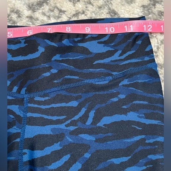Fabletics Winn Printed PowerHold Capris Size XS - Picture 9 of 10